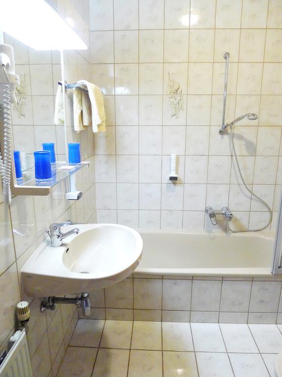 Hotel Restaurant Boeck "Roter Hahn" Sankt Poelten Room photo