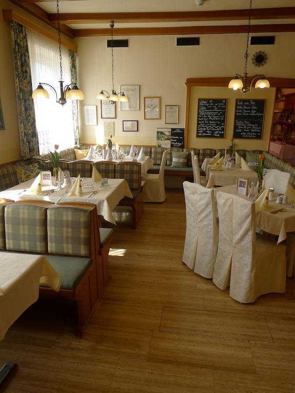 Hotel Restaurant Boeck "Roter Hahn" Sankt Poelten Exterior photo